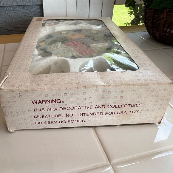 Wongs International Trading Miniature Sewing Tea Set Polystone 1995 NIB - Picture 7 of 11